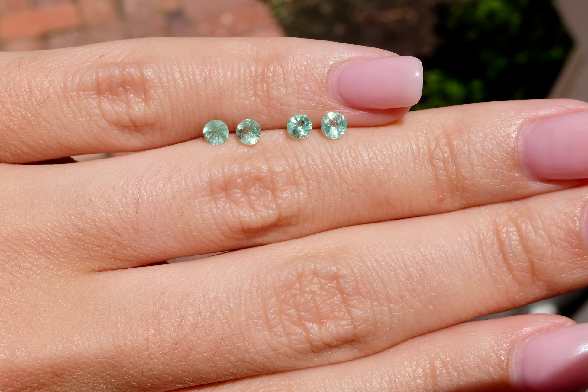 *NEW* Bespoke 0.77 Carat Round Paraíba Tourmaline Layout