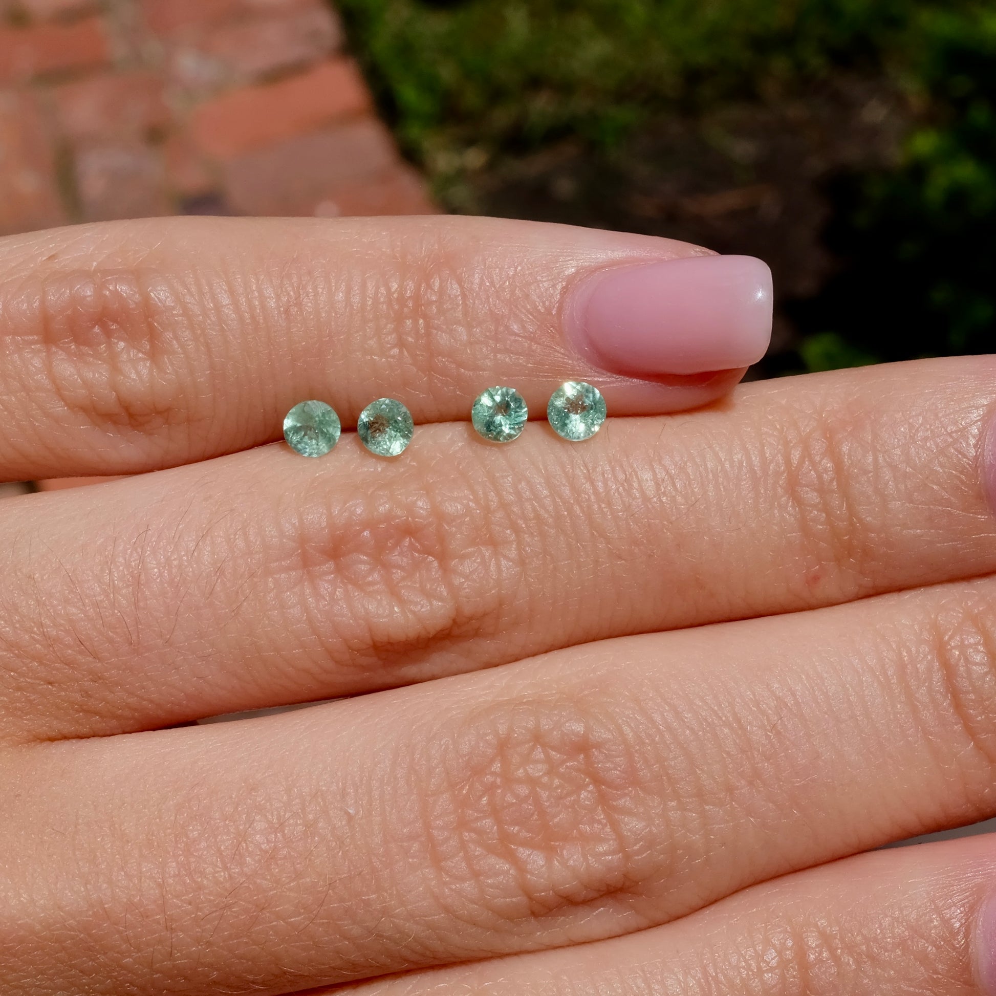 *NEW* Bespoke 0.77 Carat Round Paraíba Tourmaline Layout